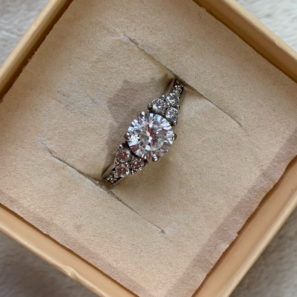 Beautiful Vintage Sterling Silver CZ Graduated Engagement Ring size 8.75 - Picture 6 of 12